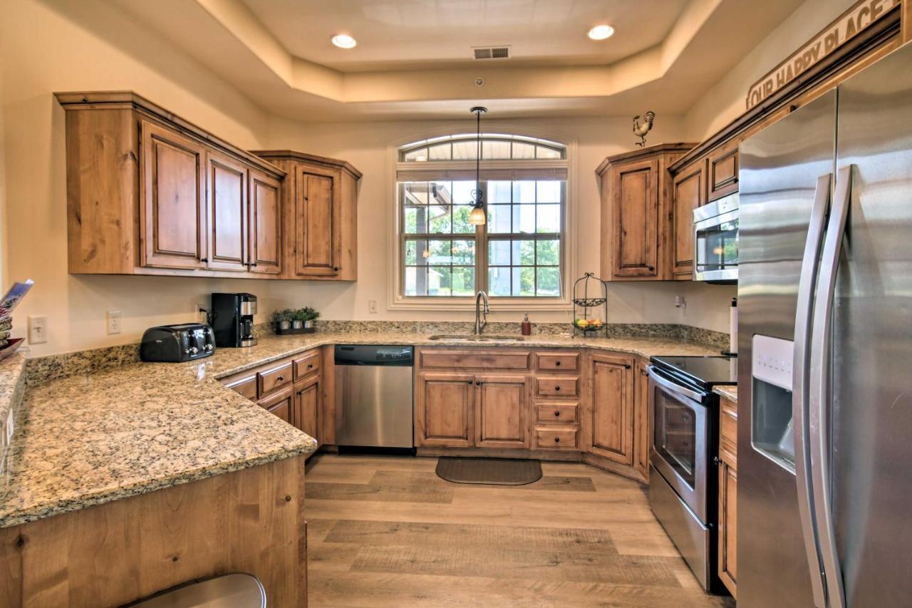 Luxe Branson Retreat With Mtn Views And Pool Access! Exterior foto