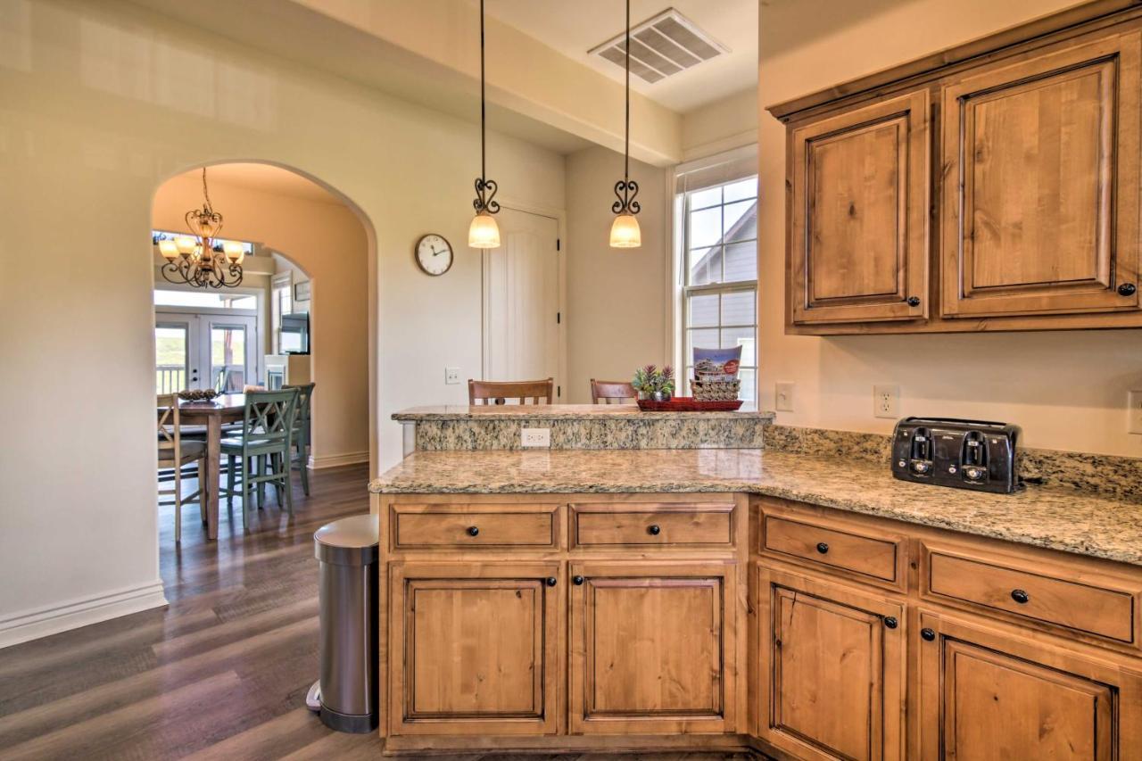 Luxe Branson Retreat With Mtn Views And Pool Access! Exterior foto